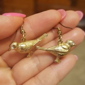 Gold tone bird 🐦 earrings